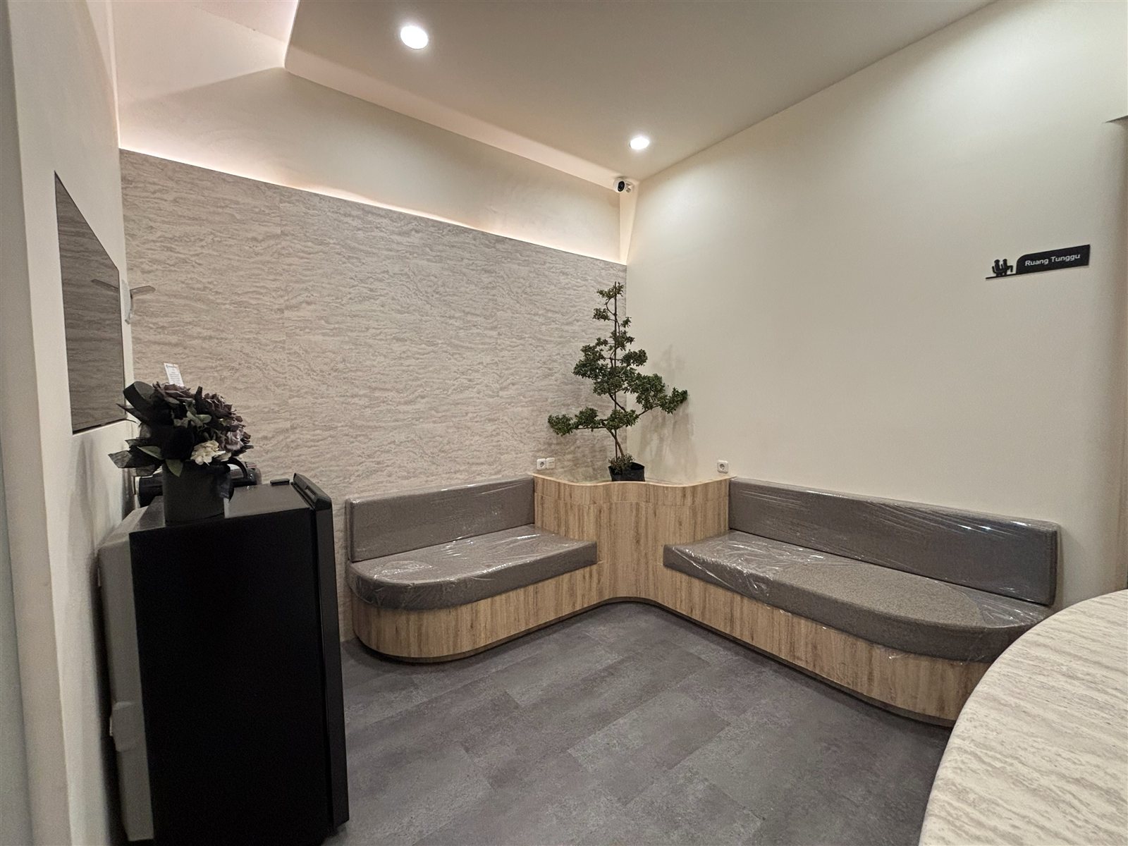 Ruang Tunggu Black Dental Care